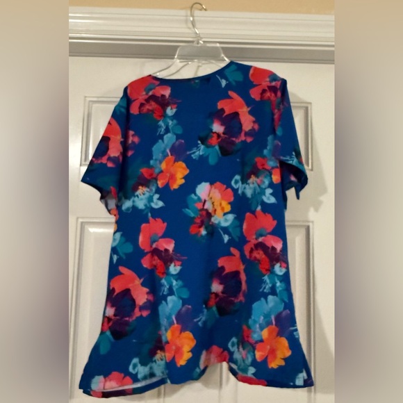 Easy Stretch Scrub Top - Picture 2 of 7